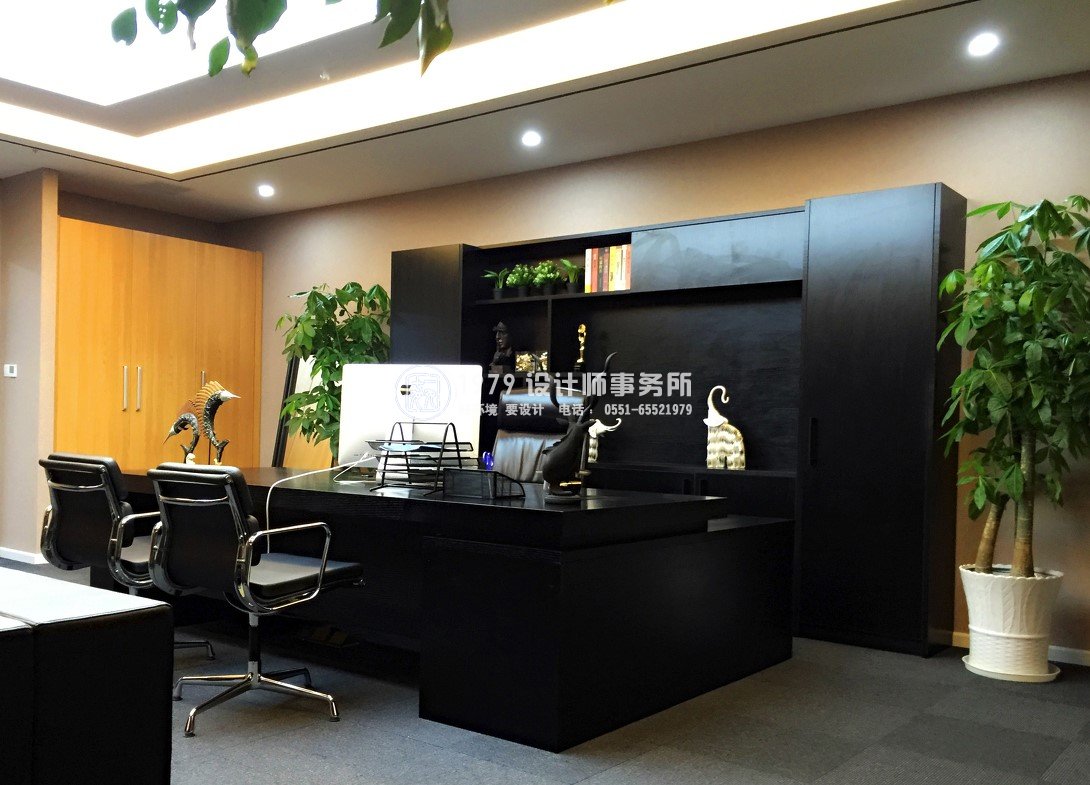 老屋印象辦公室設計之總經(jīng)理辦公室側面效果圖